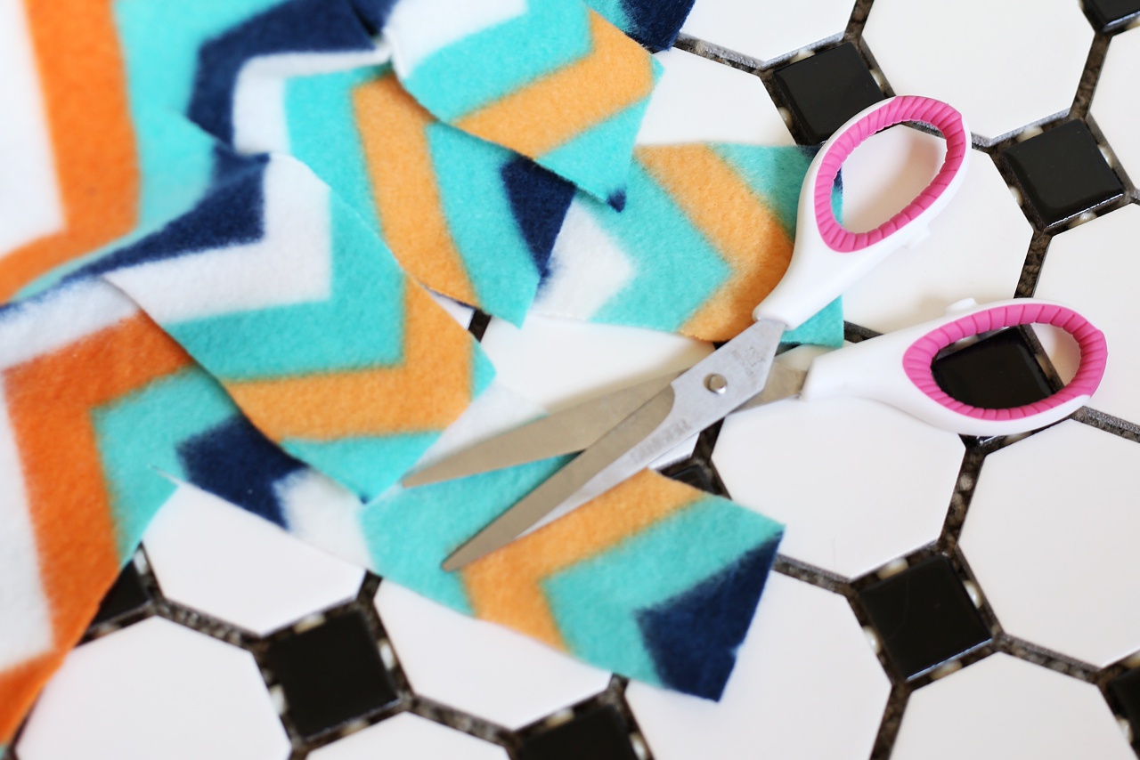 How to Make a Ridiculously Easy NoSew Cat Bed Your Purrfect Kitty